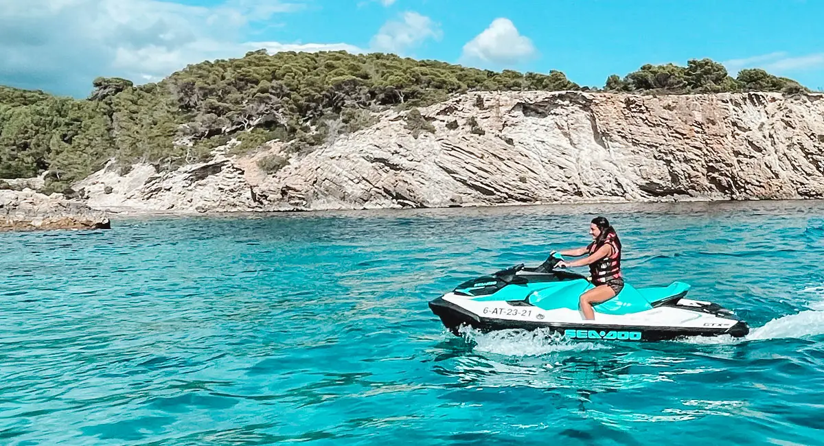 dolphin-jet-ski-tour-in-ibiza-an-exciting-and-picturesque-adventure