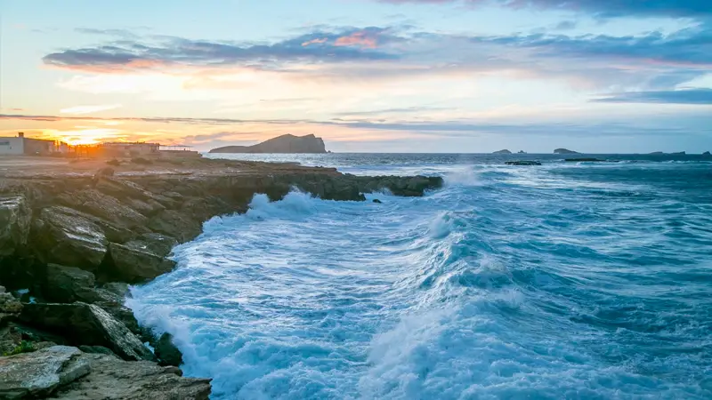 Orange Alert Ibiza: A Weekend of Storms and Showers