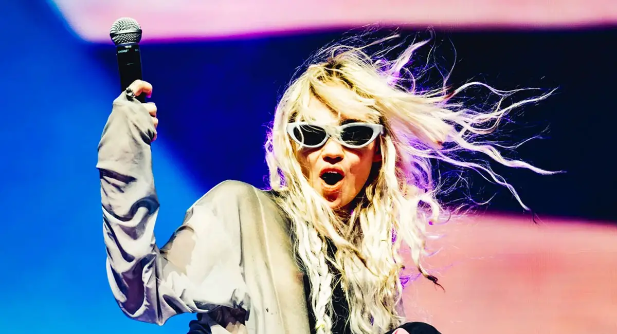 Grimes Apologizes for Disastrous Coachella Set
