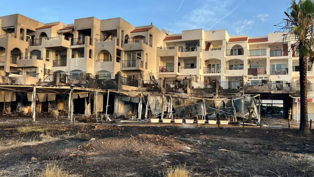 Platja d’en Bossa fire engulfs beachfront restaurants at Ushuaïa