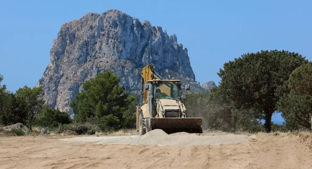 Cala d’Hort Parking Situation: Council Pays €8,000 for Beach Access in 2025