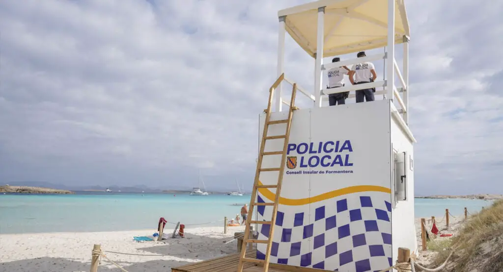 Police Surveillance at Ses Illetes Beach Reinforced to Tackle Illegal Vendors