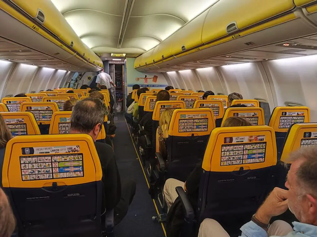 Every flight scheduled at Ibiza showed delays, many averaging 30 minutes, but some delays extended beyond three hours.